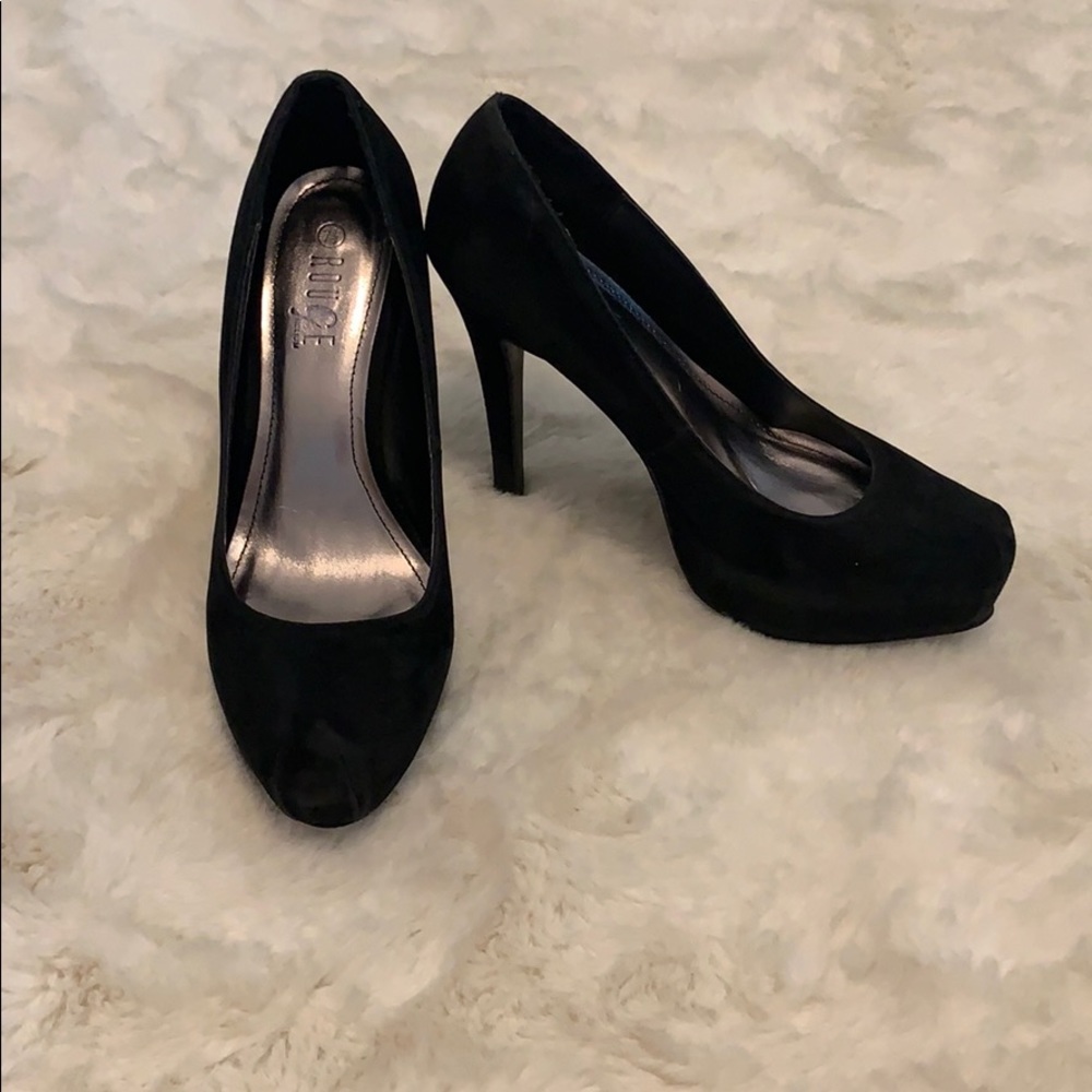 Rouge black Velvet heels- 7 1/2